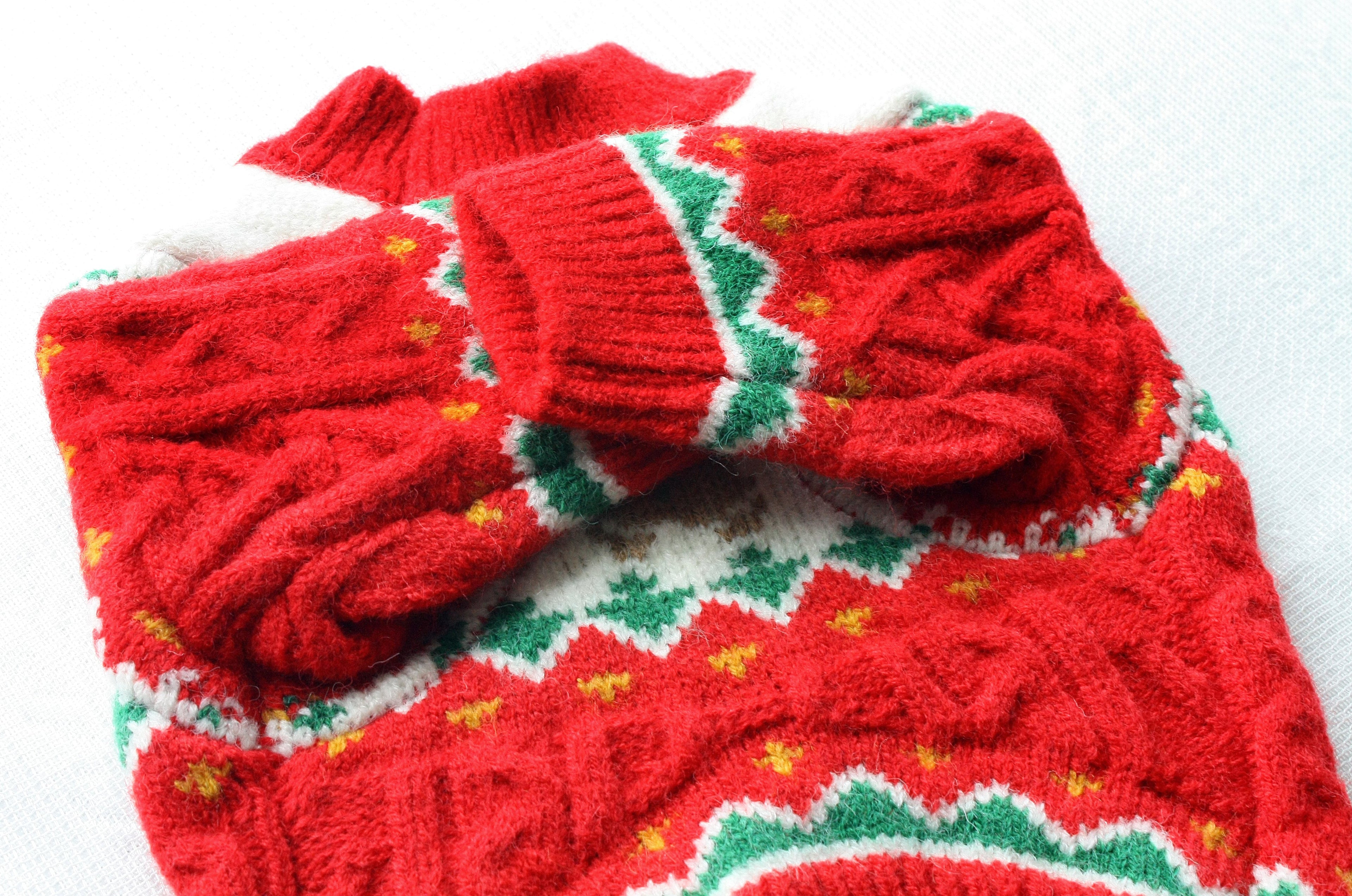 Christmas Dog Sweater Cozy Knitted Holiday Pet Jumper Pullover with Gingerbread Design Warm Winter Apparel 红酒