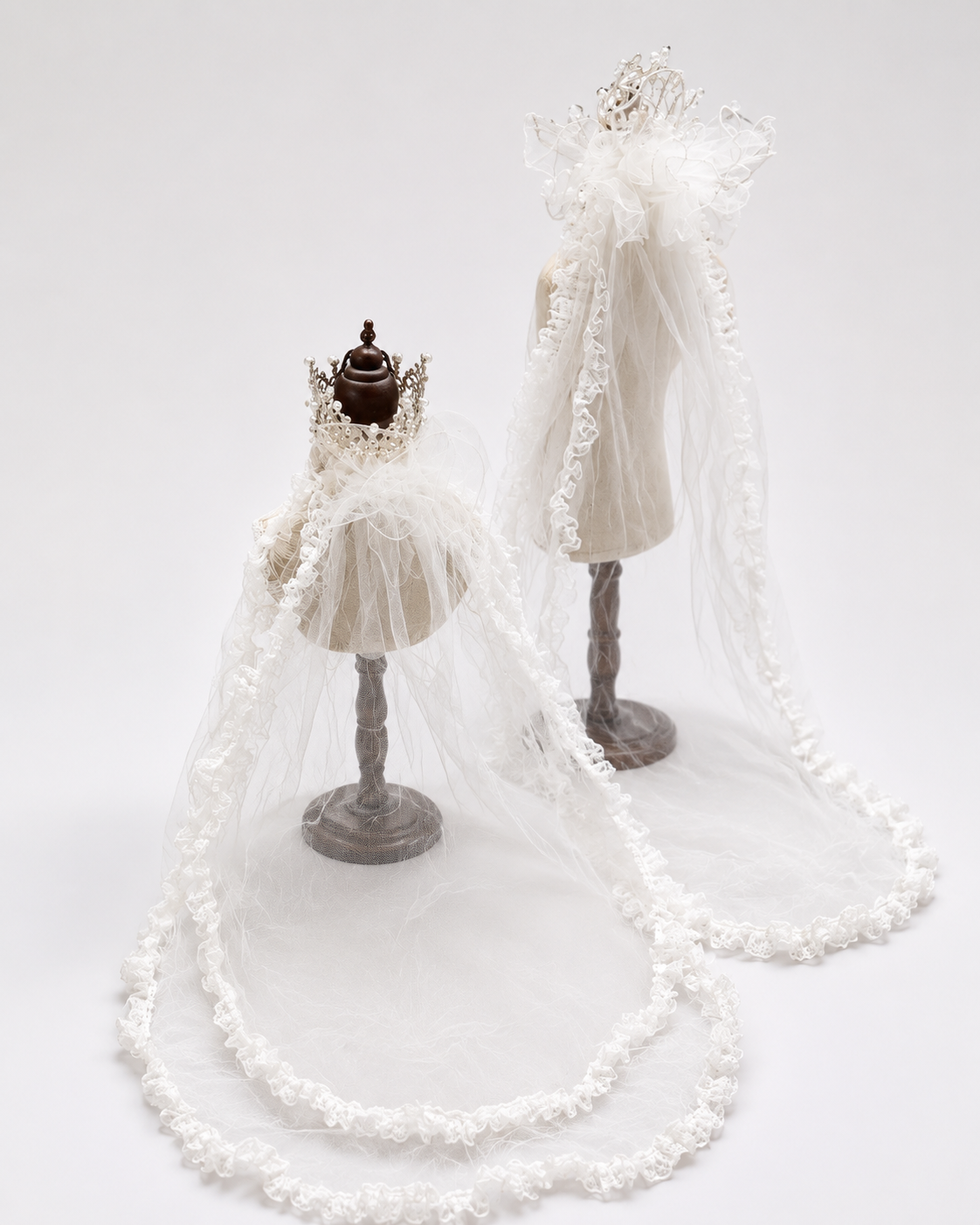 Luxury Pet Bridal Veil with Pearl Crown – Elegant Wedding Tiara Veil for Dogs & Cats