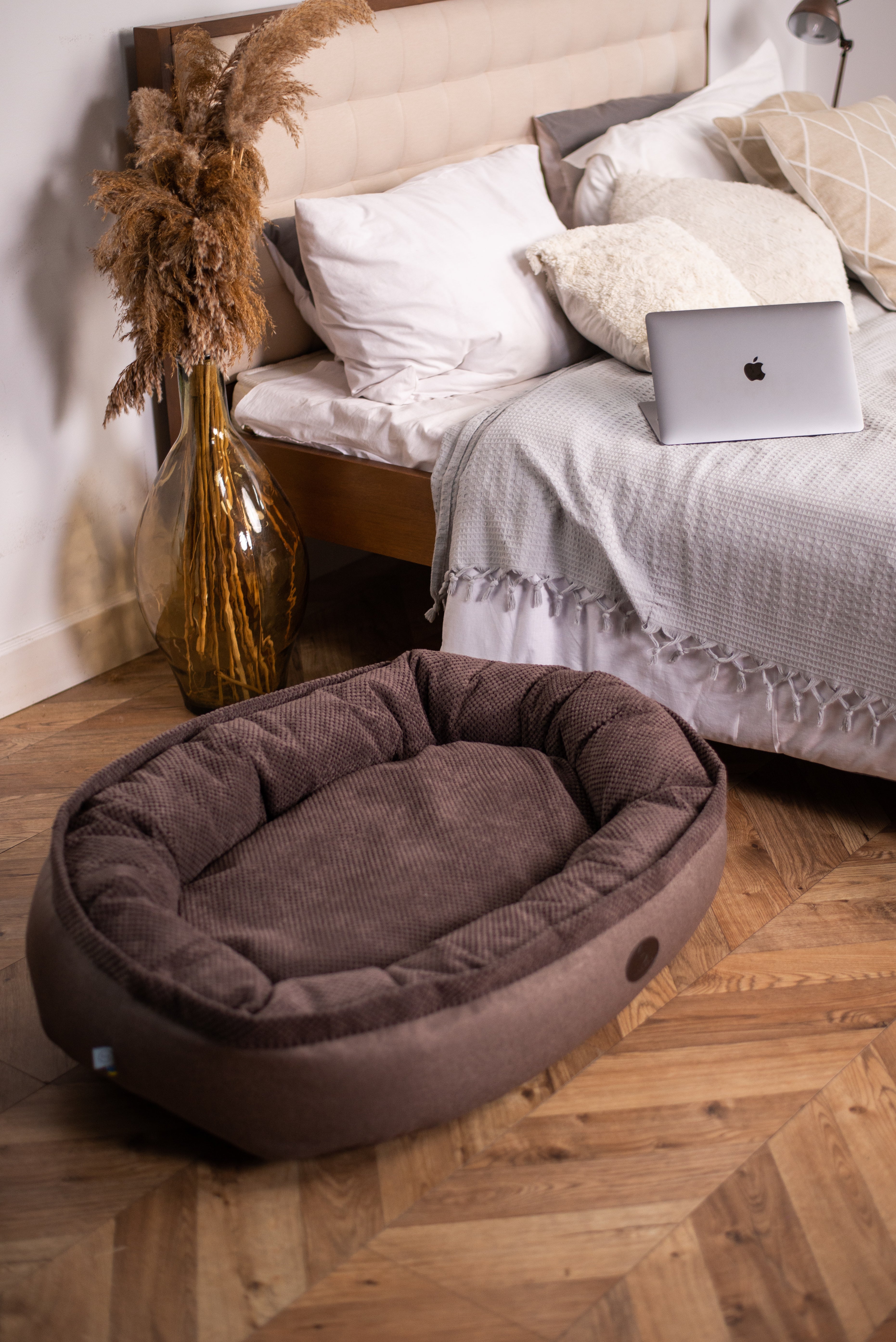 Chester & Lee | Cuddly Bagel Dog Bed