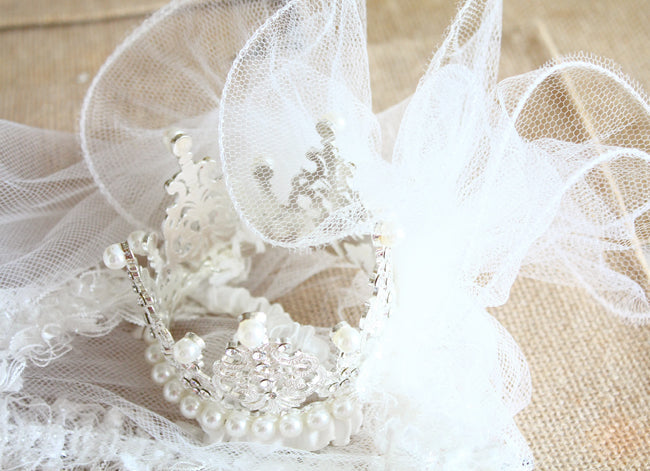 Luxury Pet Bridal Veil with Pearl Crown – Elegant Wedding Tiara Veil for Dogs & Cats