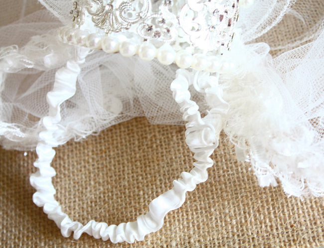 Luxury Pet Bridal Veil with Pearl Crown – Elegant Wedding Tiara Veil for Dogs & Cats