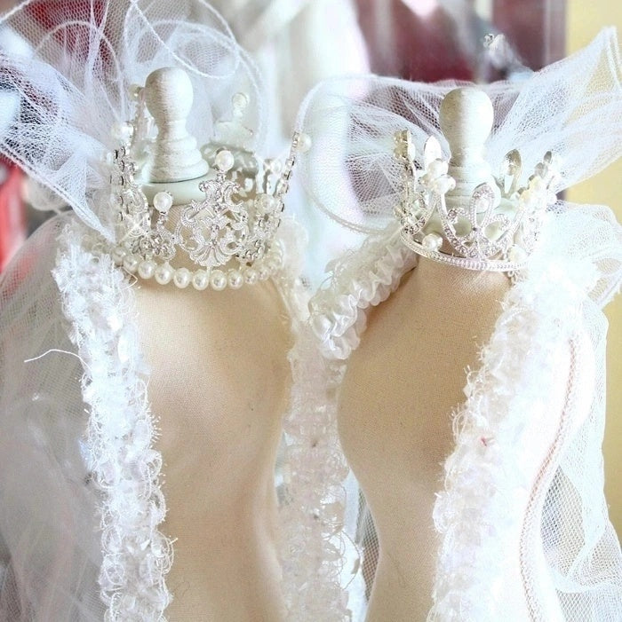 Luxury Pet Bridal Veil with Pearl Crown – Elegant Wedding Tiara Veil for Dogs & Cats