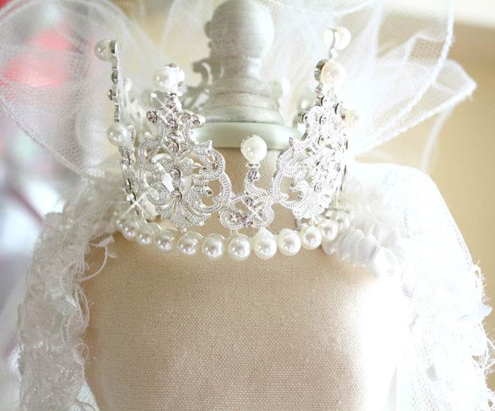 Luxury Pet Bridal Veil with Pearl Crown – Elegant Wedding Tiara Veil for Dogs & Cats