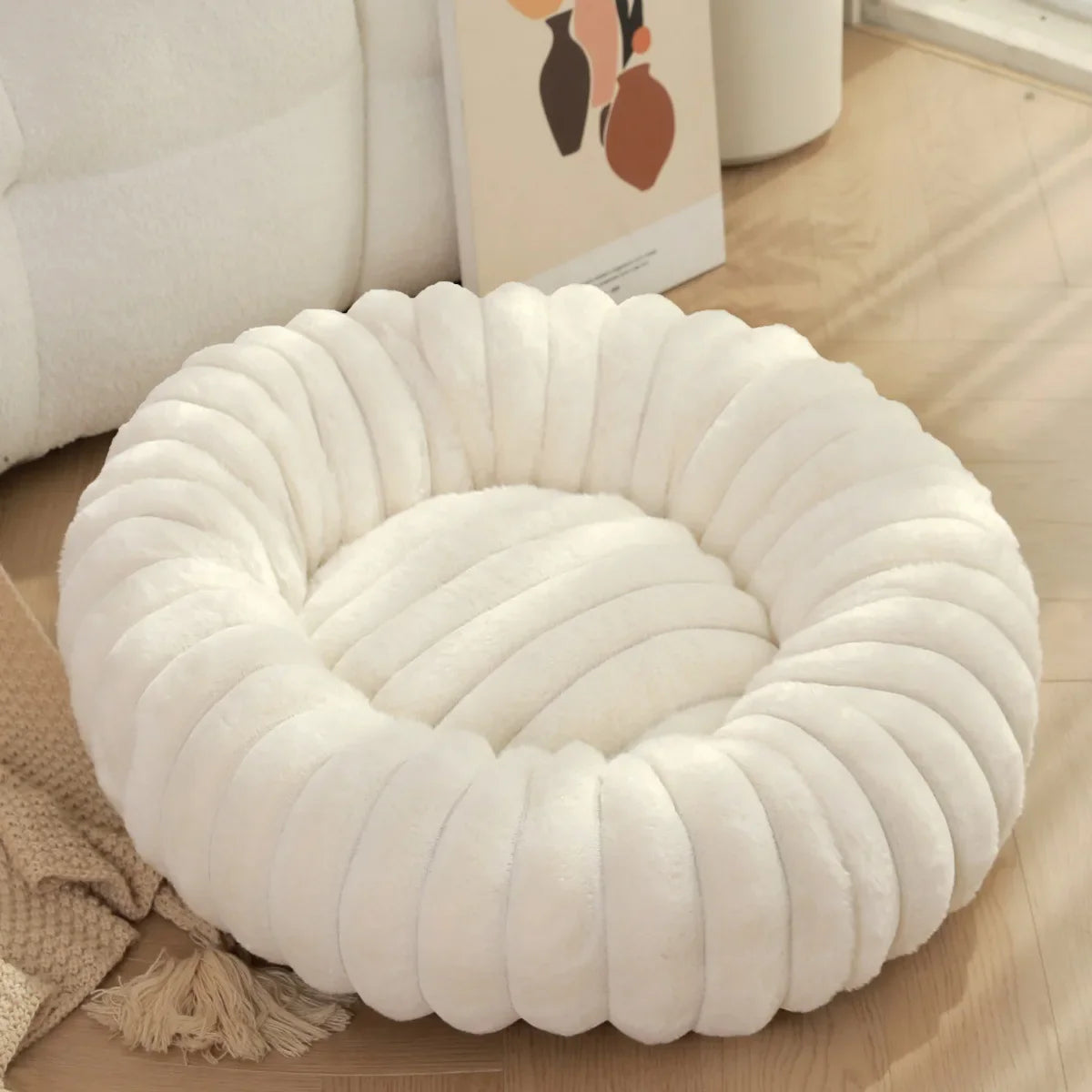 Large Round Pet Bed – Washable Faux Fur Dog & Cat Sofa, All-Season Cozy Plush CW0054-White