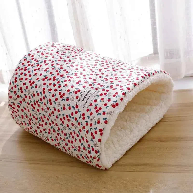 Soft Velvet Fabric Cat/Dog Bed (Up to 18.1 in) - Winter Warm Sleeping Bag Pet House Red