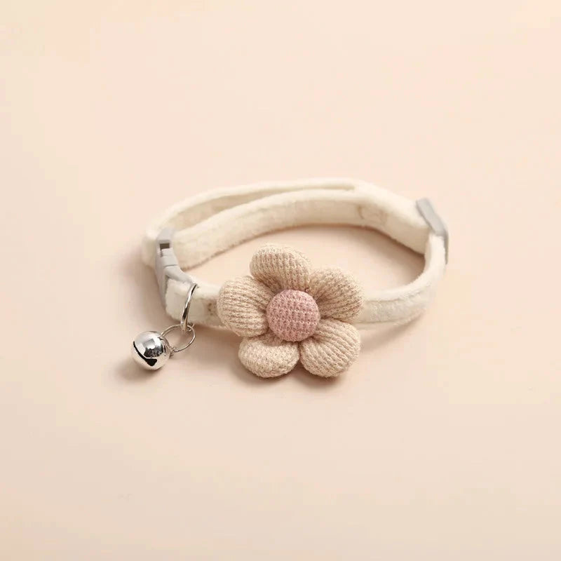 Adjustable Flower Cat Collar with Bell – Cute Breakaway Pet Collar for Kittens & Small Dogs Beige