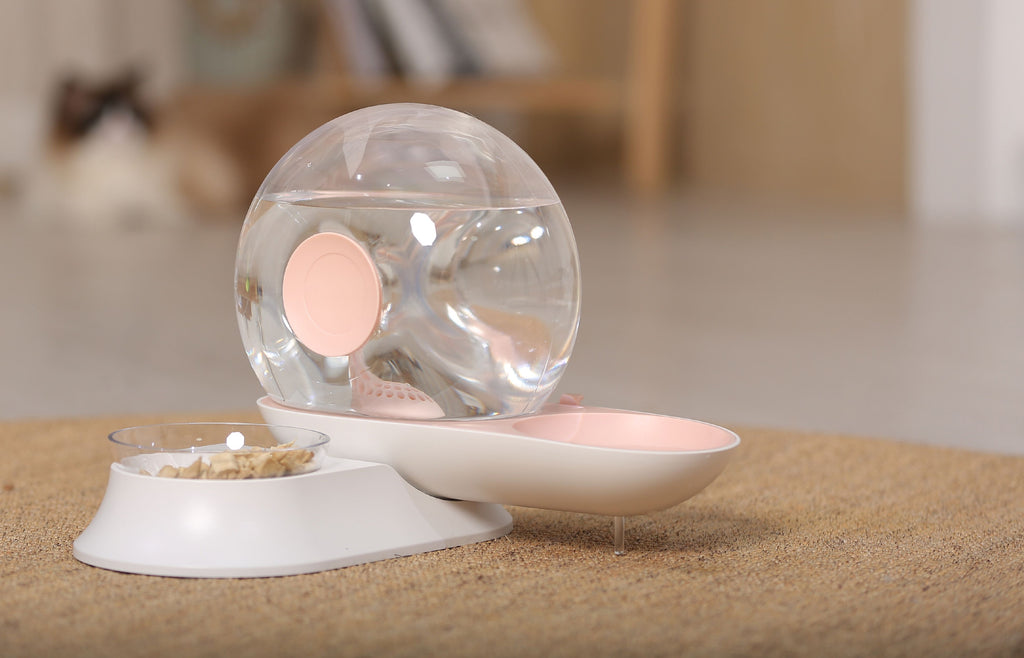 Pet Life ® 'Auto-Myst' Snail Shaped 2-in-1 Automated Gravity Pet Filtered Water Dispenser and Food Bowl